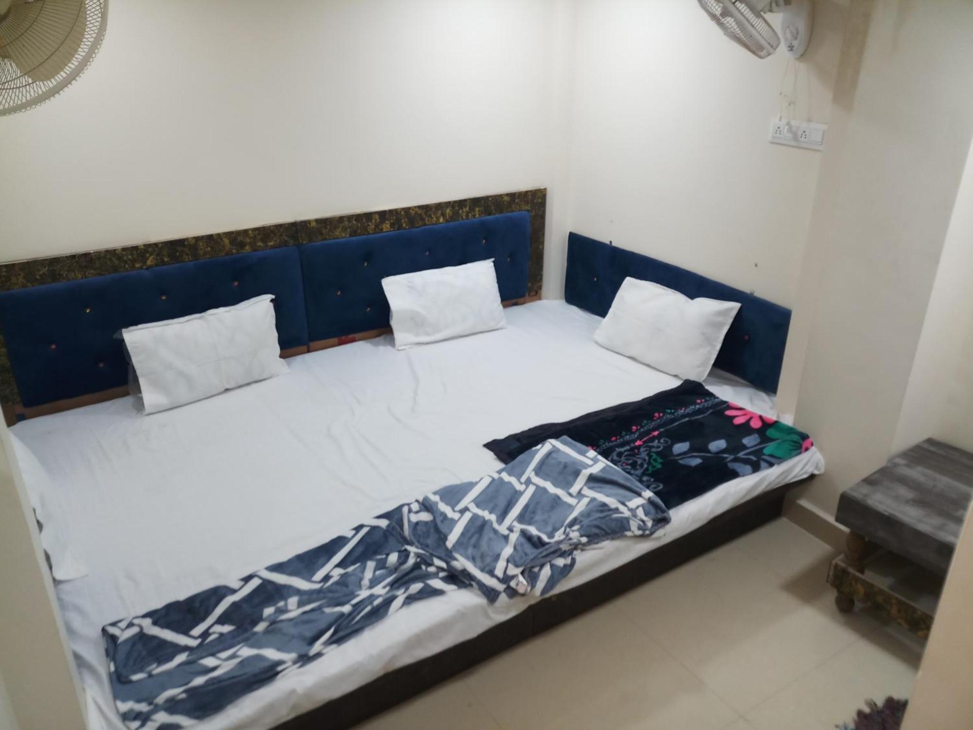 Hotel Blue Tower Inn Ujjain Esterno foto