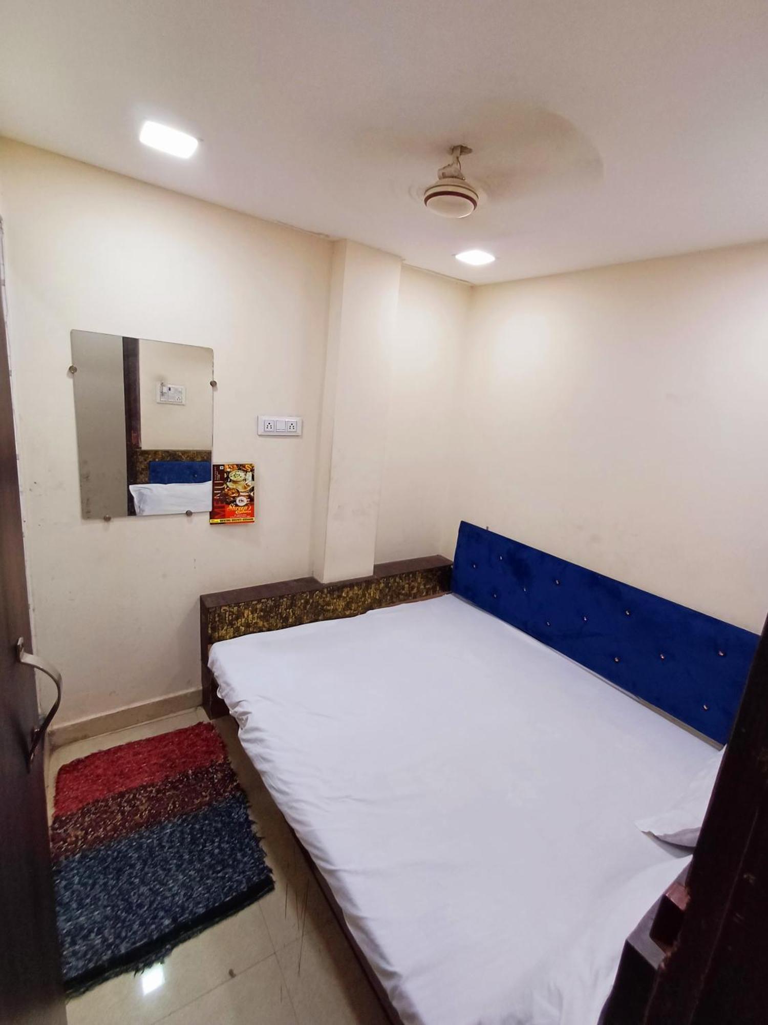 Hotel Blue Tower Inn Ujjain Esterno foto