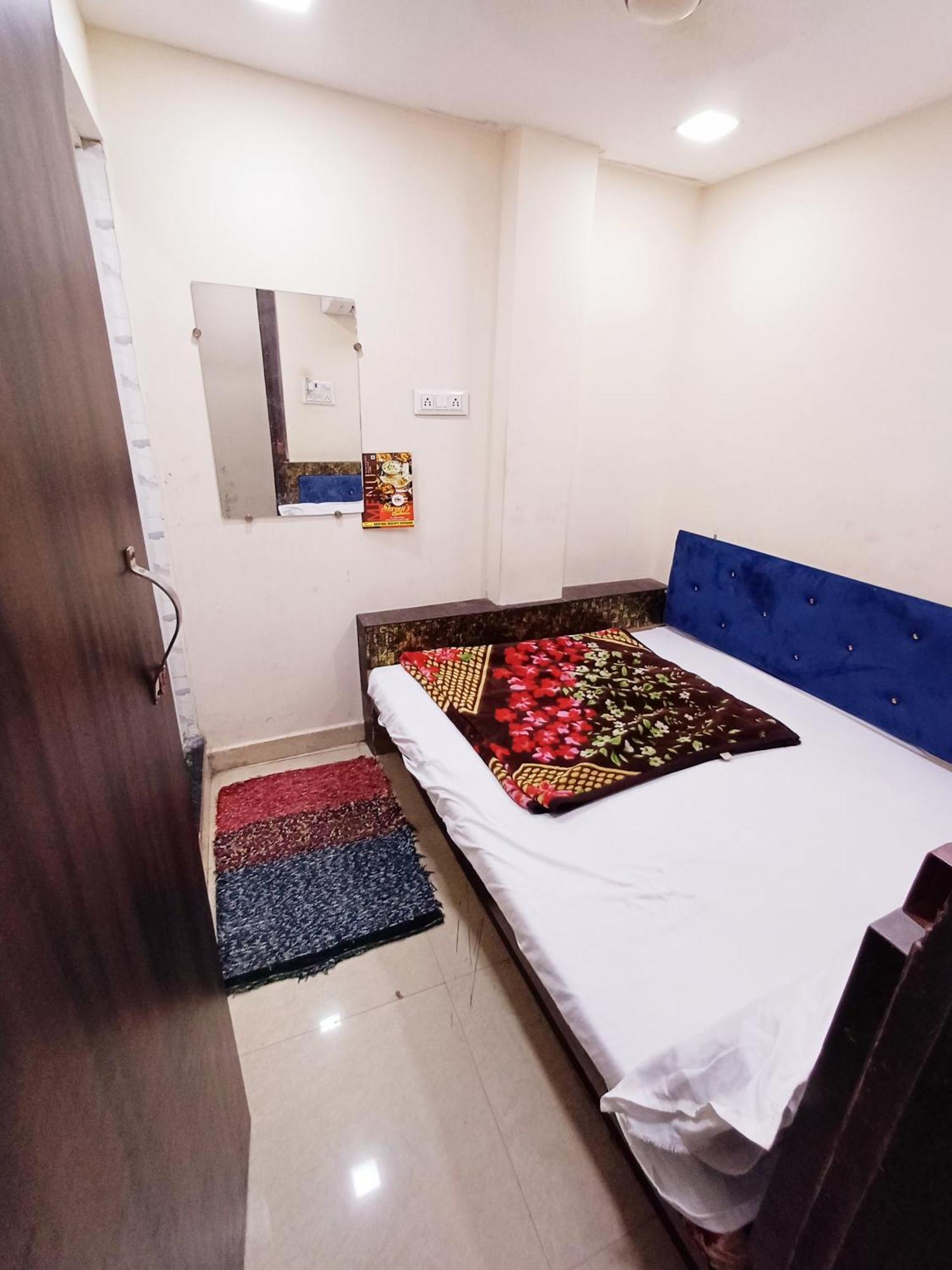 Hotel Blue Tower Inn Ujjain Esterno foto