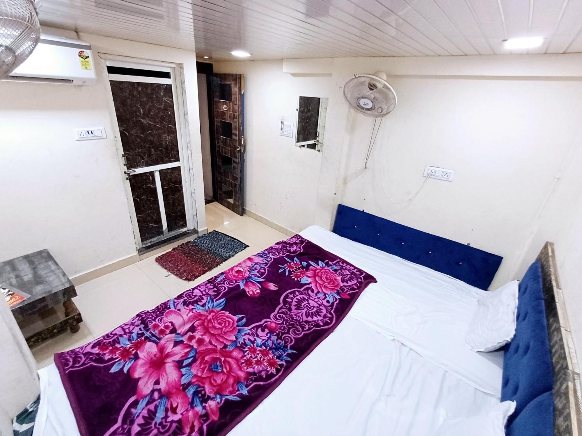 Hotel Blue Tower Inn Ujjain Esterno foto