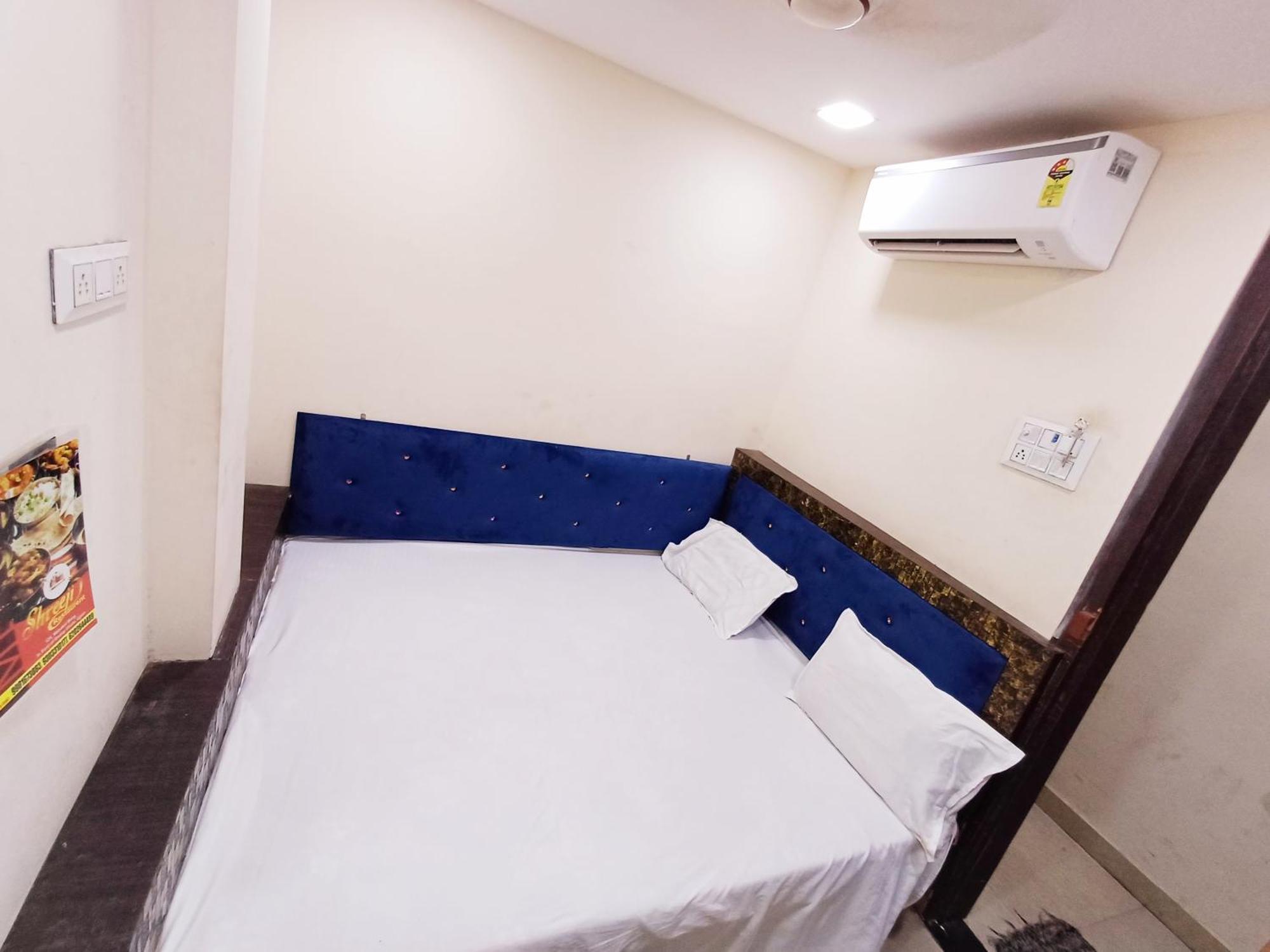 Hotel Blue Tower Inn Ujjain Esterno foto