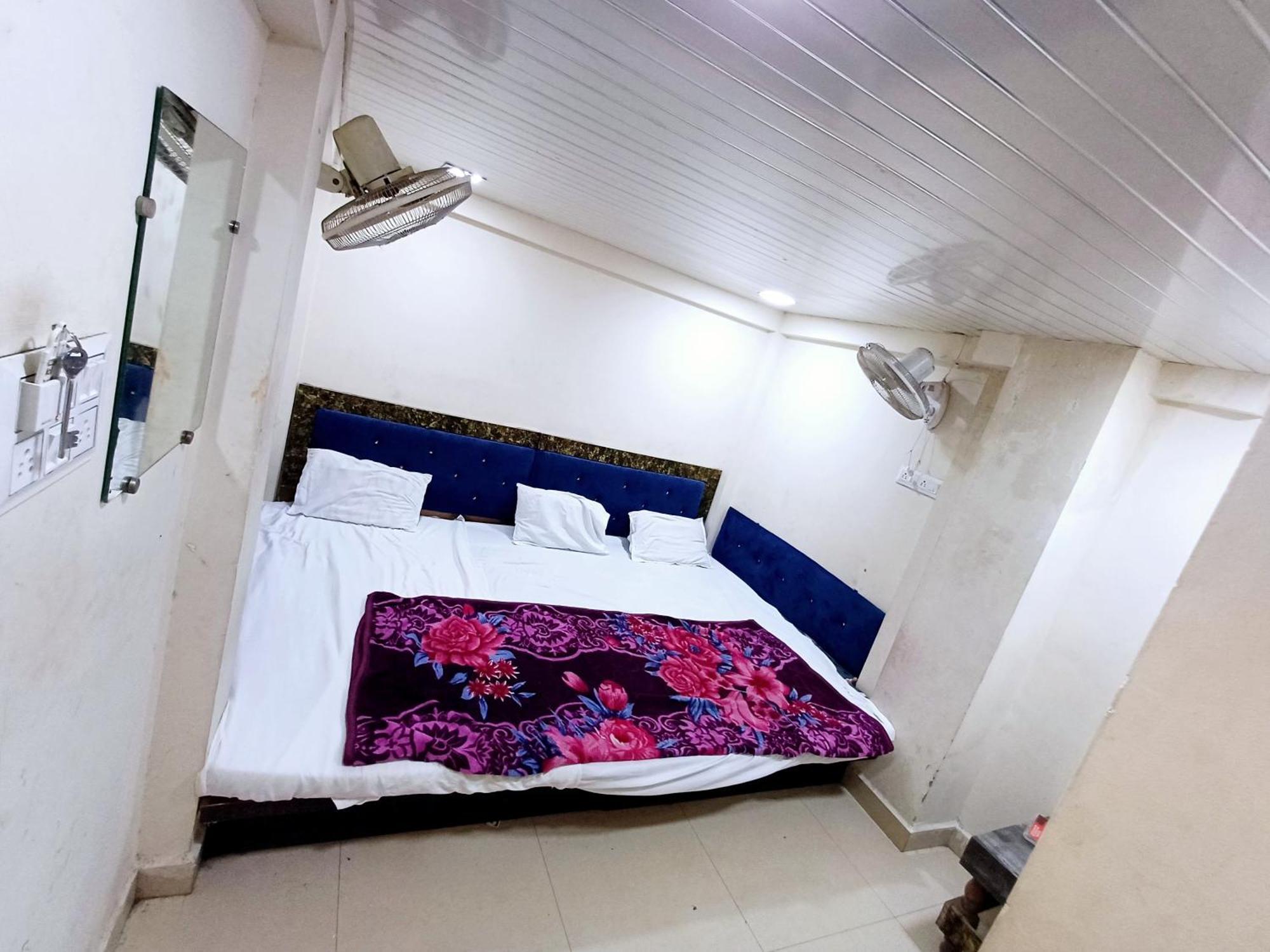 Hotel Blue Tower Inn Ujjain Esterno foto